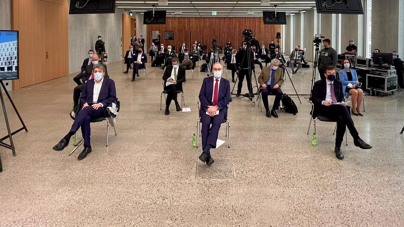 Cerimonia senza pubblico e con distanze sociali