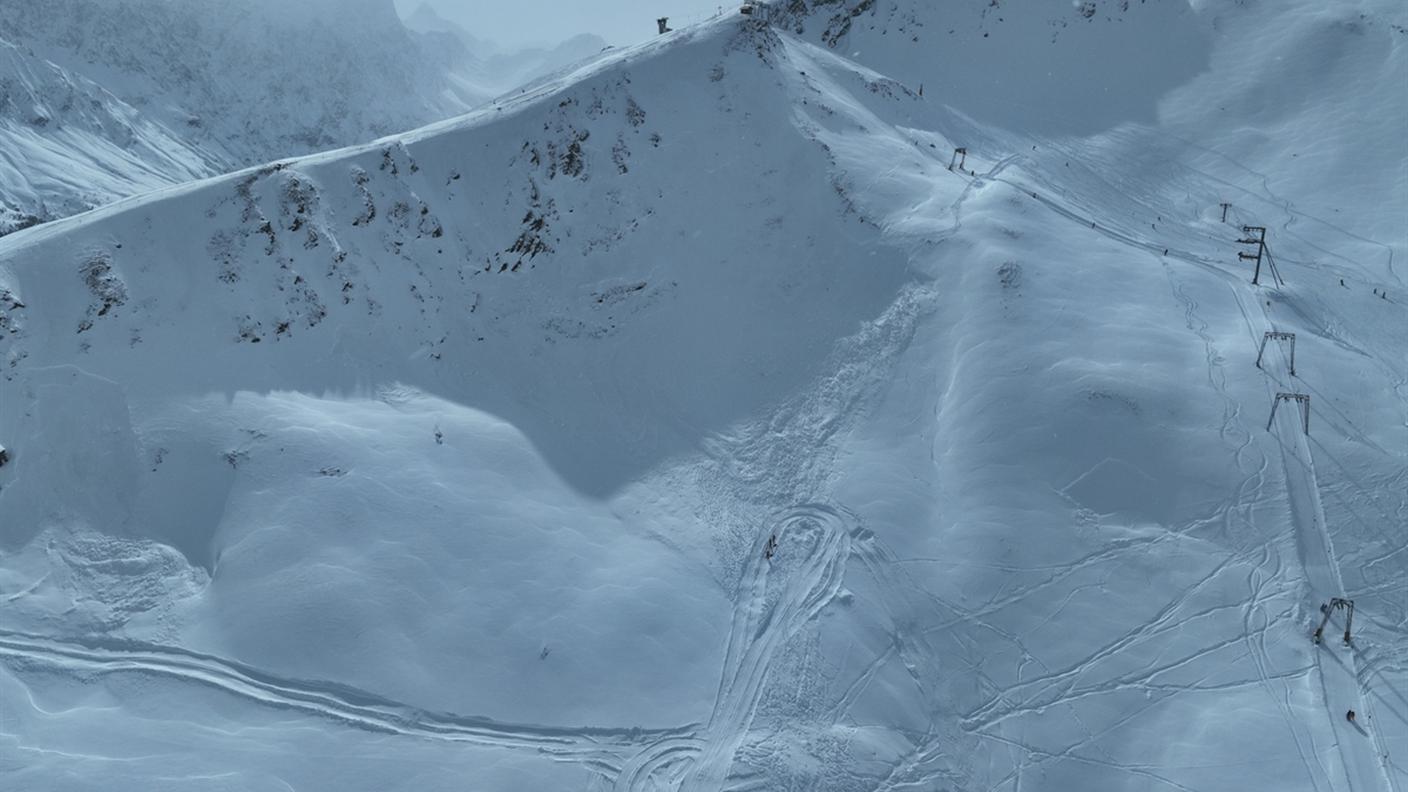 I presenti hanno immediatamente allertato i soccorsi alpini.