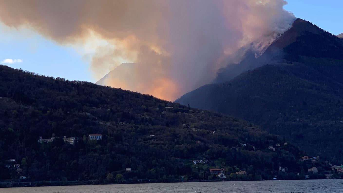 Le immagini dei roghi in Ticino inviate dai nostri lettori