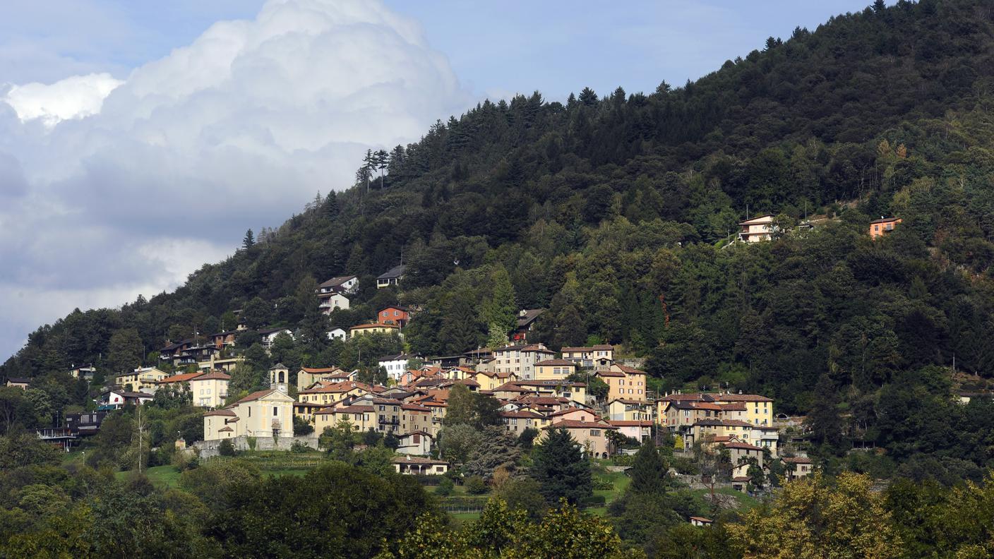 Veduta panoramica del paese di Aranno