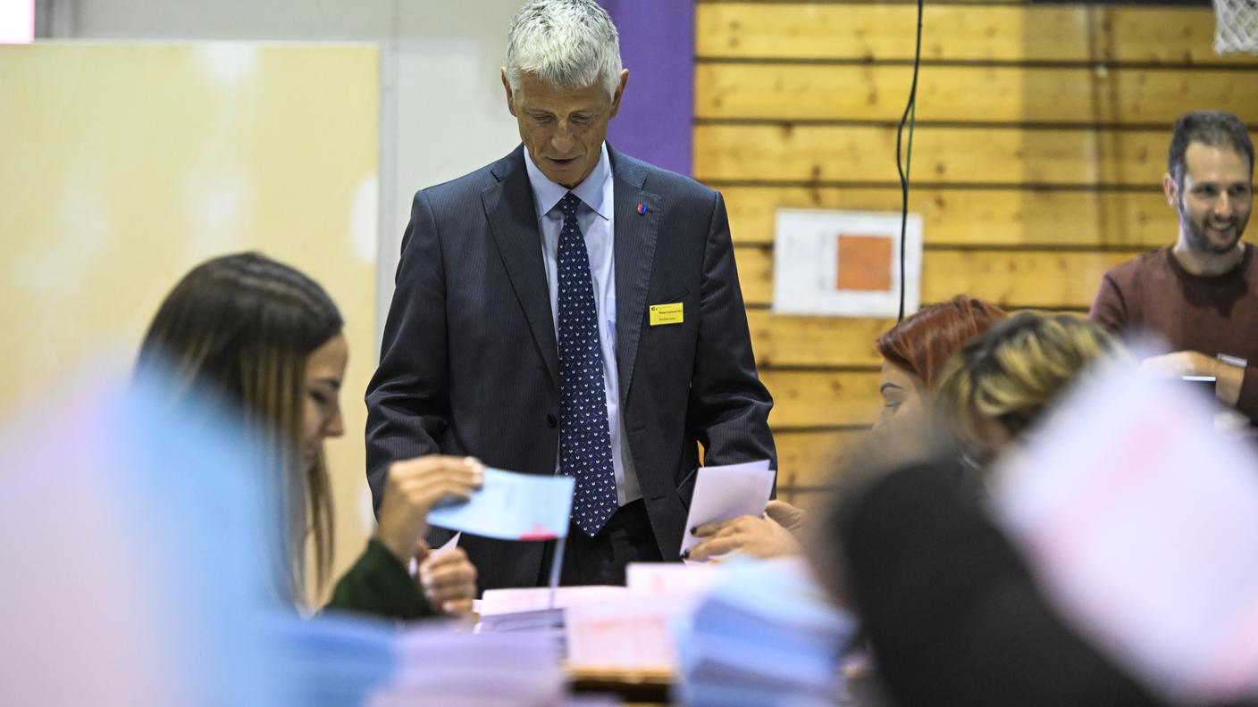Il cancelliere dello Stato durante lo spoglio delle elezioni cantonali del 2023
