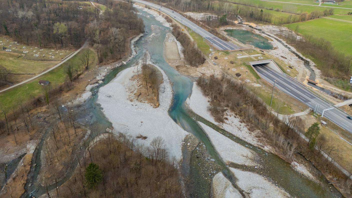 Una vedute generale degli interventi eseguiti nella seconda tappa dei lavori di compenso ambientale tra Lumino (TI) e San Vittore (GR)