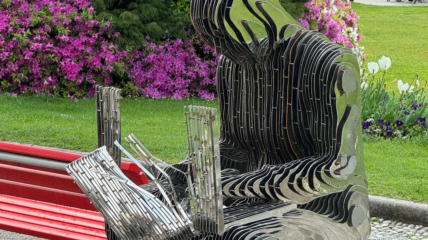 La statua era stata riparata con la tecnica giapponese del kintsugi