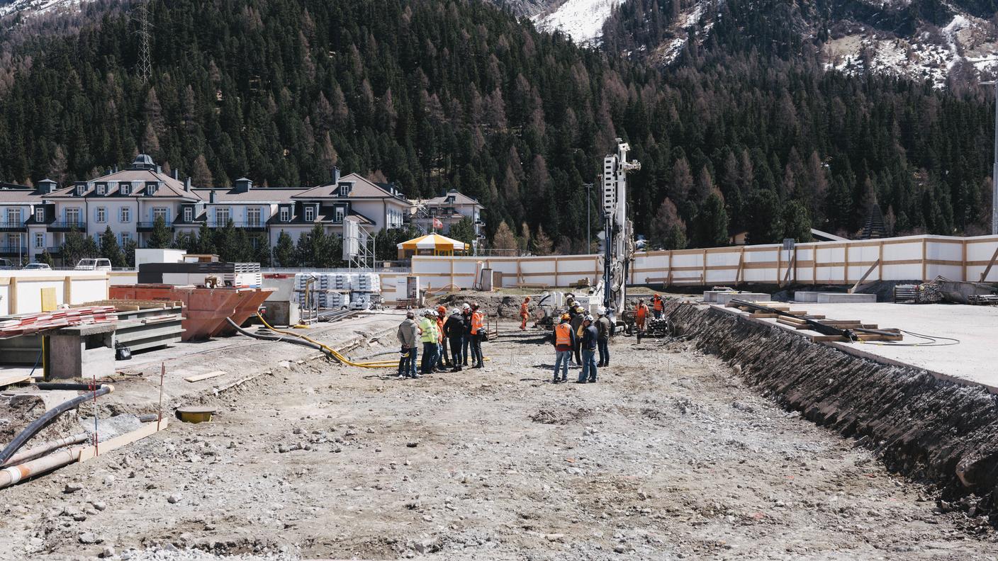 Il cantiere nel nuovo complesso residenziale destinato ai residenti della zona di Signal