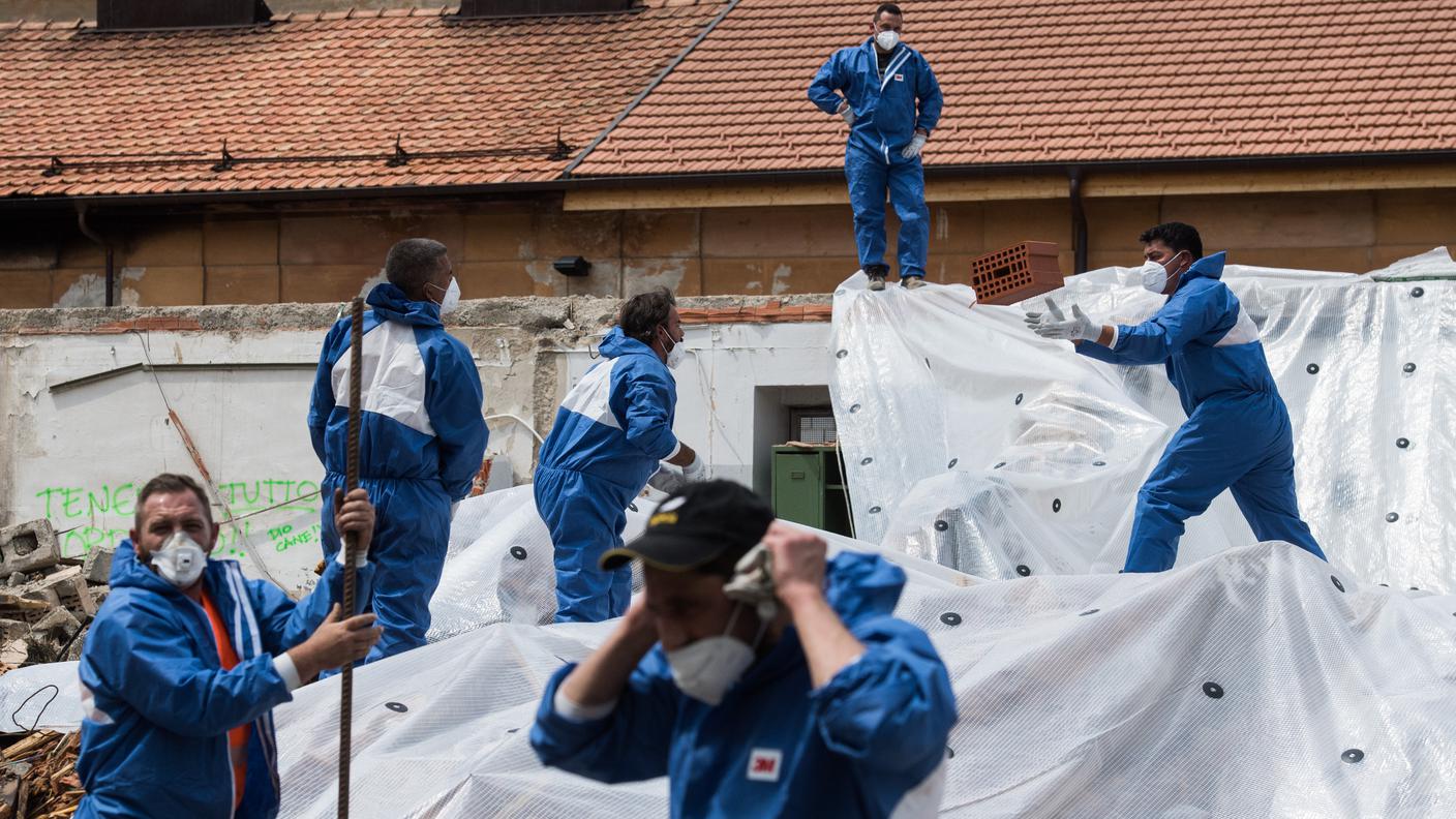 La messa in sicurezza delle macerie dell'Ex Macello avvenuta martedì