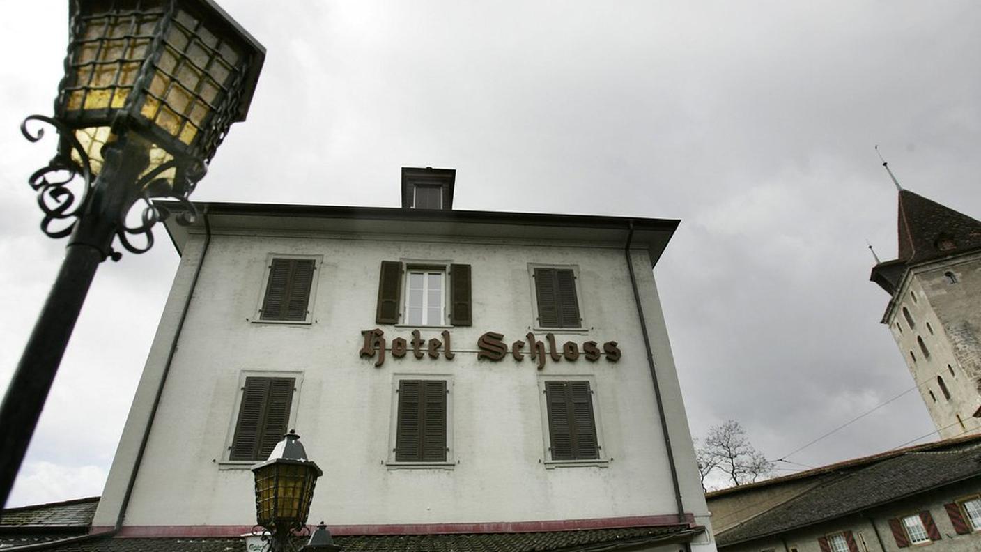 hotel bordello schloss nidau prostituzione 29.5.13 ky.JPG