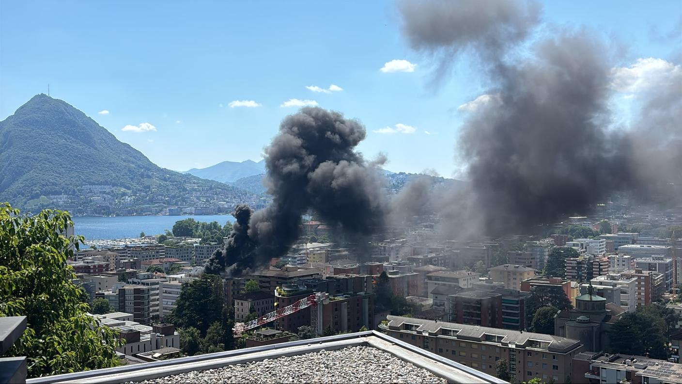 La colonna di fumo vista dall'alto