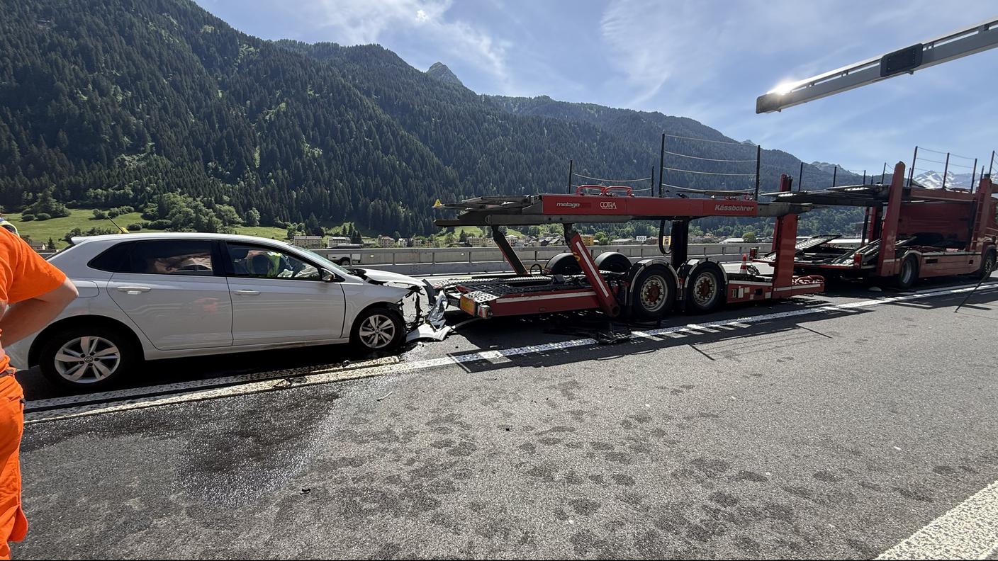 L'incidente si è verificato dopo mezzogiorno sull'A2 a Quinto