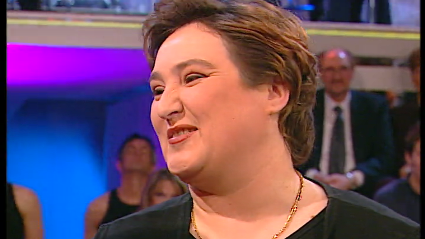 Cristina Casari ospite a "Compagnia bella" durante la puntata del 25/02/2001 dedicata alla competenza delle donne in materia sportiva 
