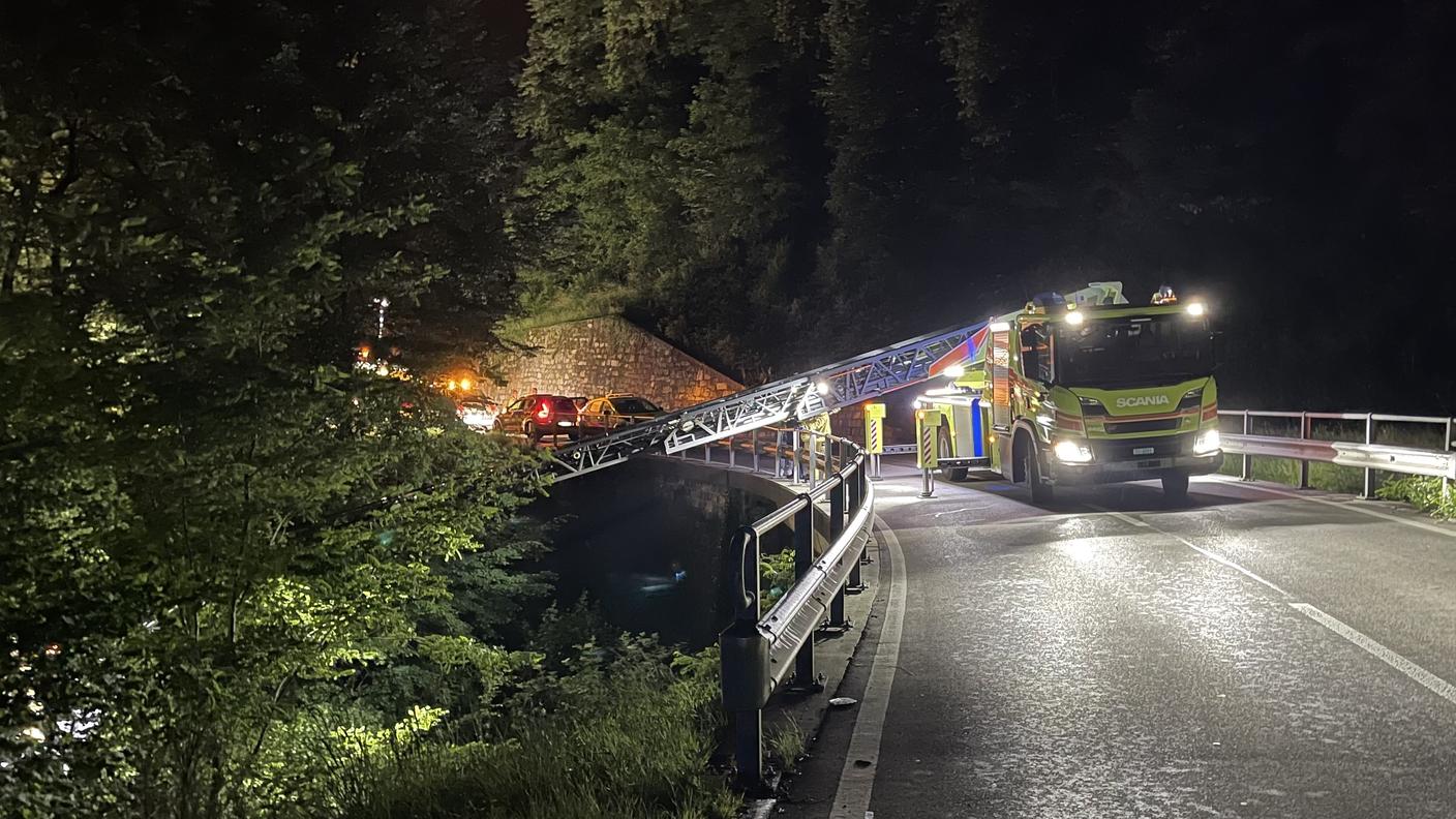 I soccorritori impegnati sul luogo dell'incidente