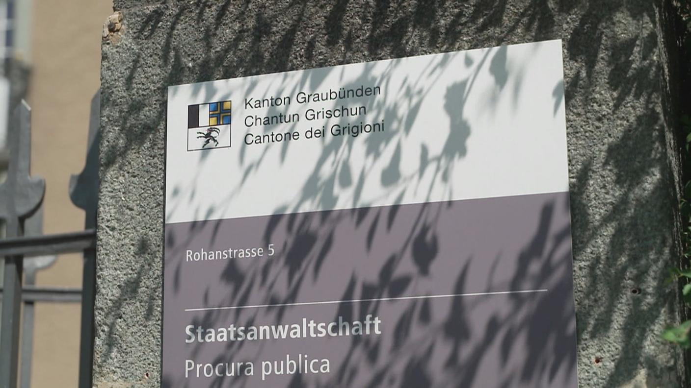 La Procura retica ha chiesto all'Italia l'estrazione dell'ex funzionario