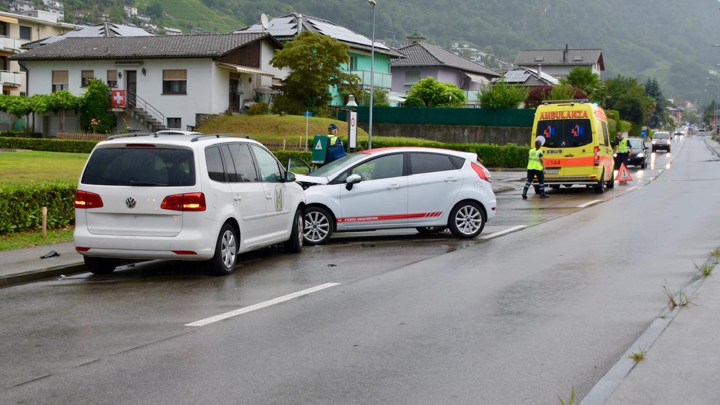 Collisione quasi frontale sulla strada cantonale a Gerra Piano