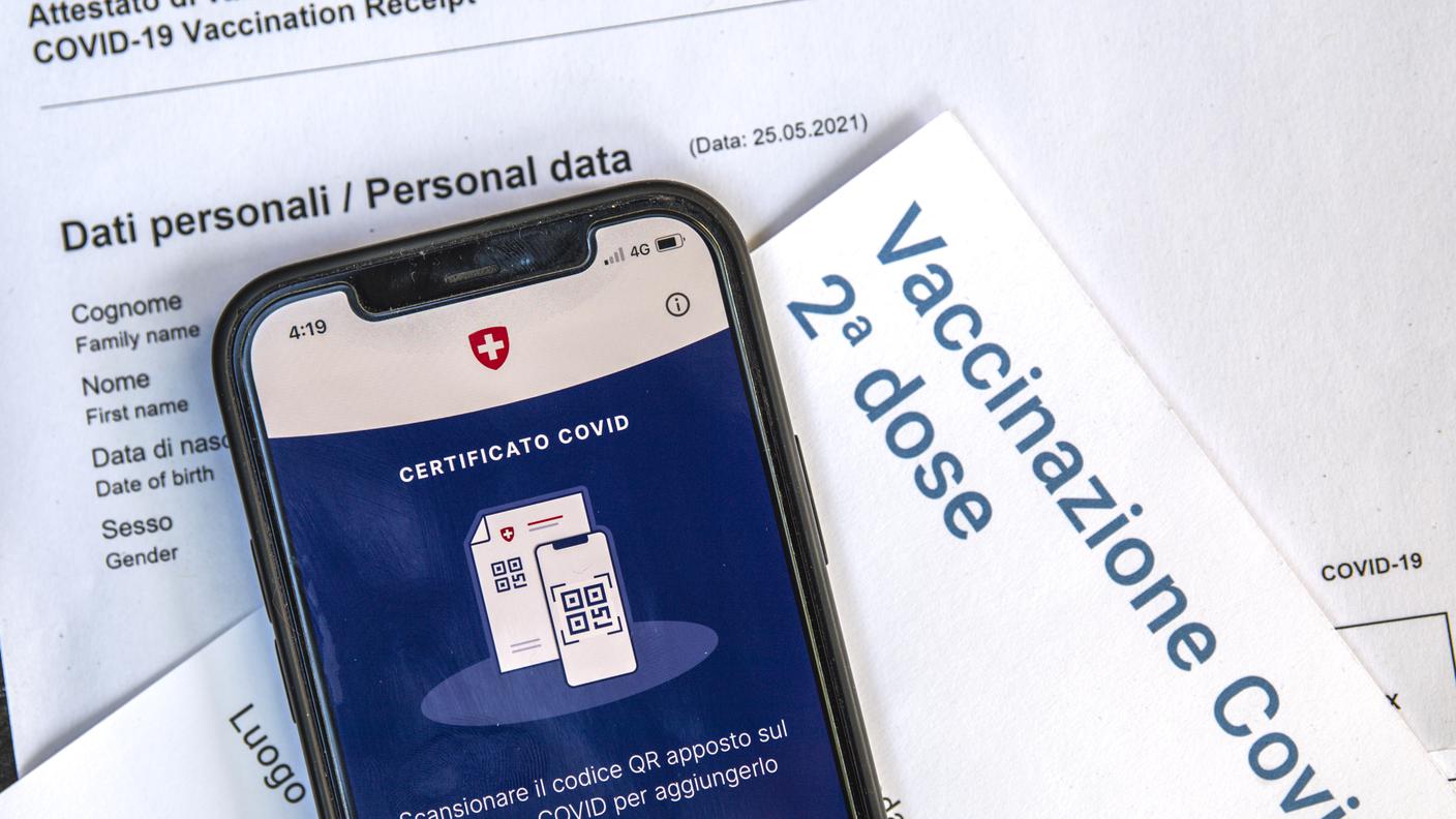In Svizzera 3,6 milioni di persone hanno già in mano il certificato che appena sarà riconosciuto ufficialmente da Bruxelles permetterà di muoversi liberamente, o quasi, in tutti gli Stati UE e AELS