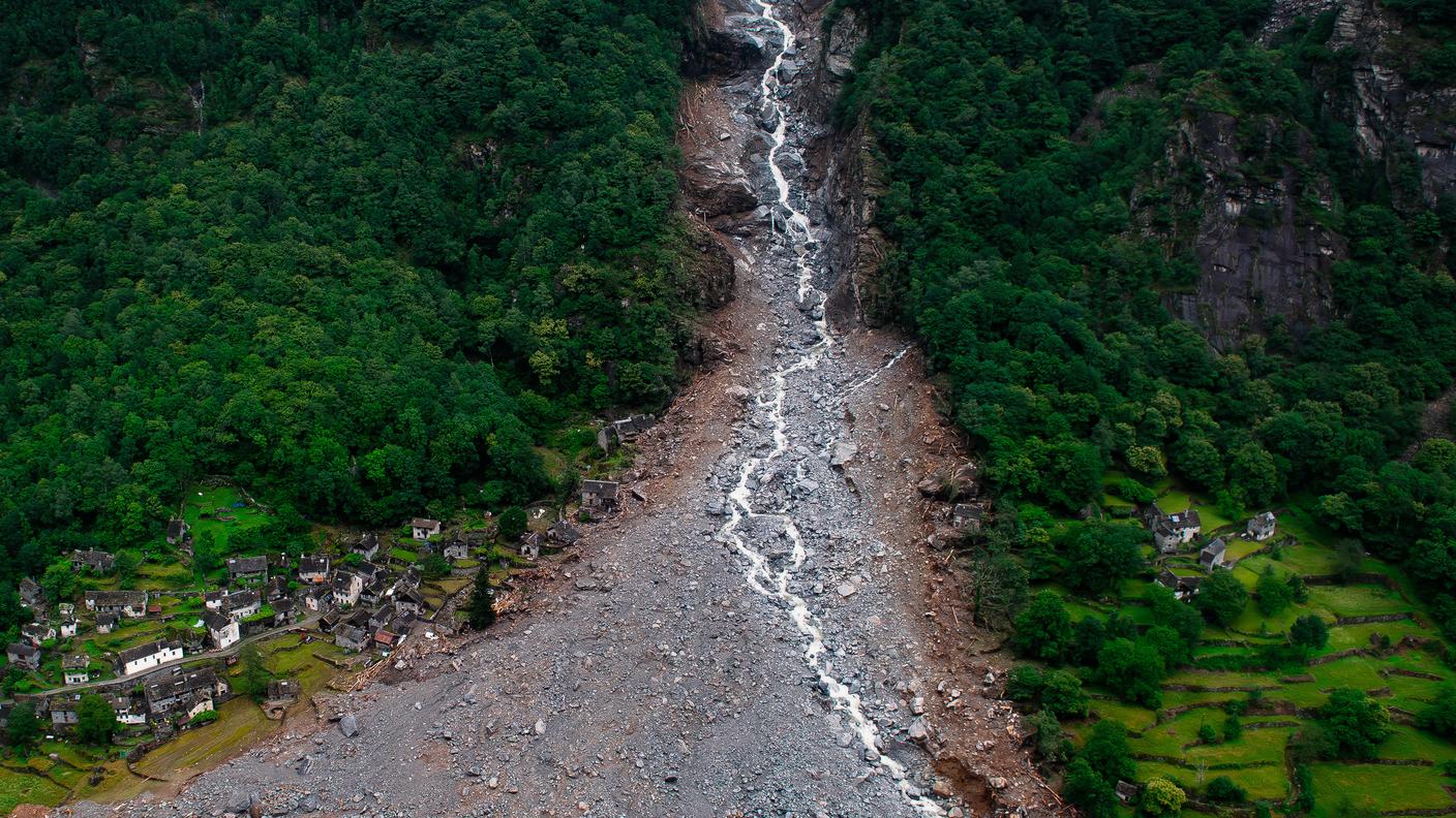 Alluvione in Vallemaggia, veduta della frana che ha distrutto le abitazioni di Fontana