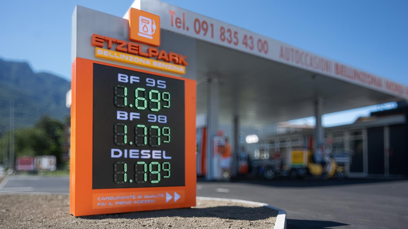 Il nuovo distributore di Bellinzona, che ha indotto anche altre stazioni di servizio della zona a ridurre drasticamente i propri prezzi