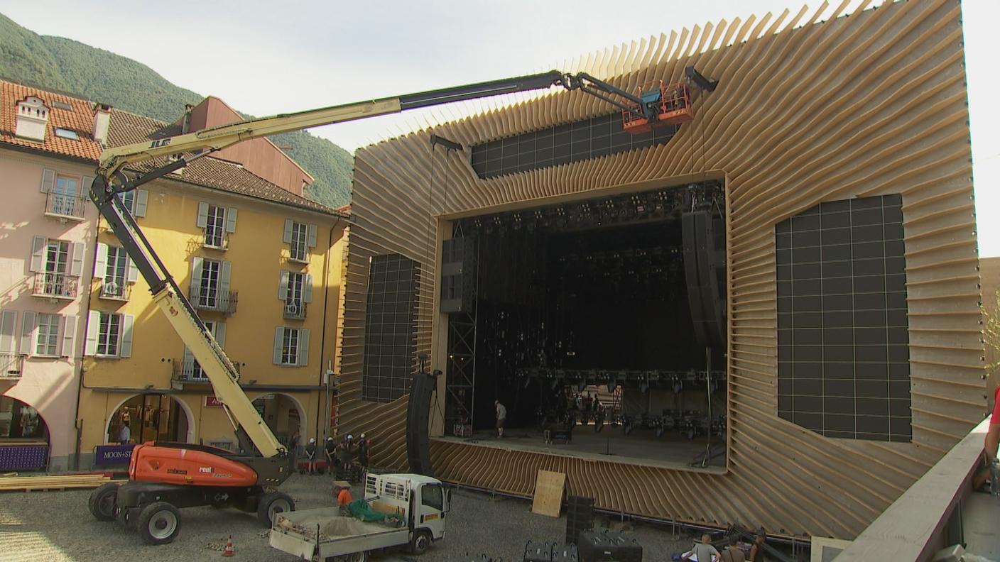 Ultimi preparativi in Piazza Grande