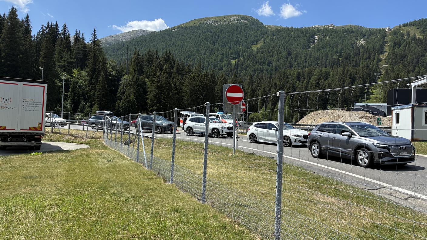 Il tunnel del San Bernardino chiuso per incidente