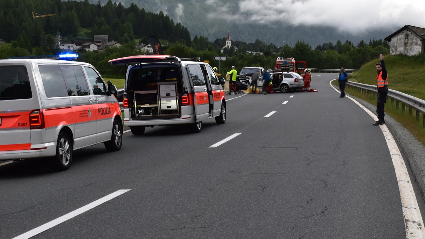 I soccorritori all'opera sul luogo dell'incidente