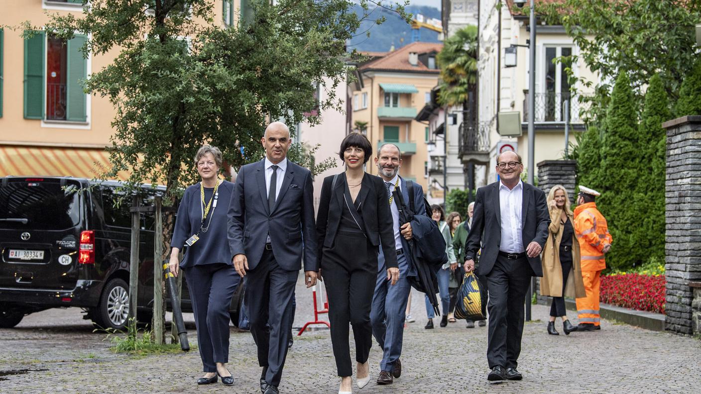 Alain Berset con la moglia Muriel a spasso per le vie di Locarno