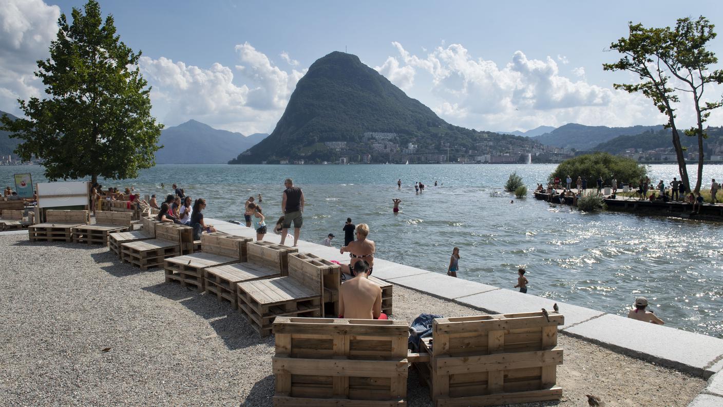 Si alza il livello del Cassarate e del lago, al Ciani sparisce la spiaggia