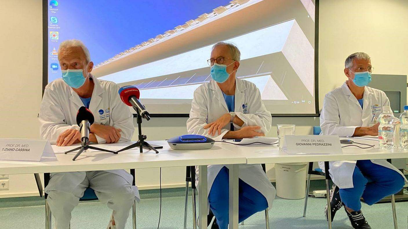 I primari del Cardiocentro che si sono espressi nella conferenza stampa di stamani: da sinistra a destra i professori Tiziano Cassina, Giovanni Pedrazzini e Stefanos Demertzis