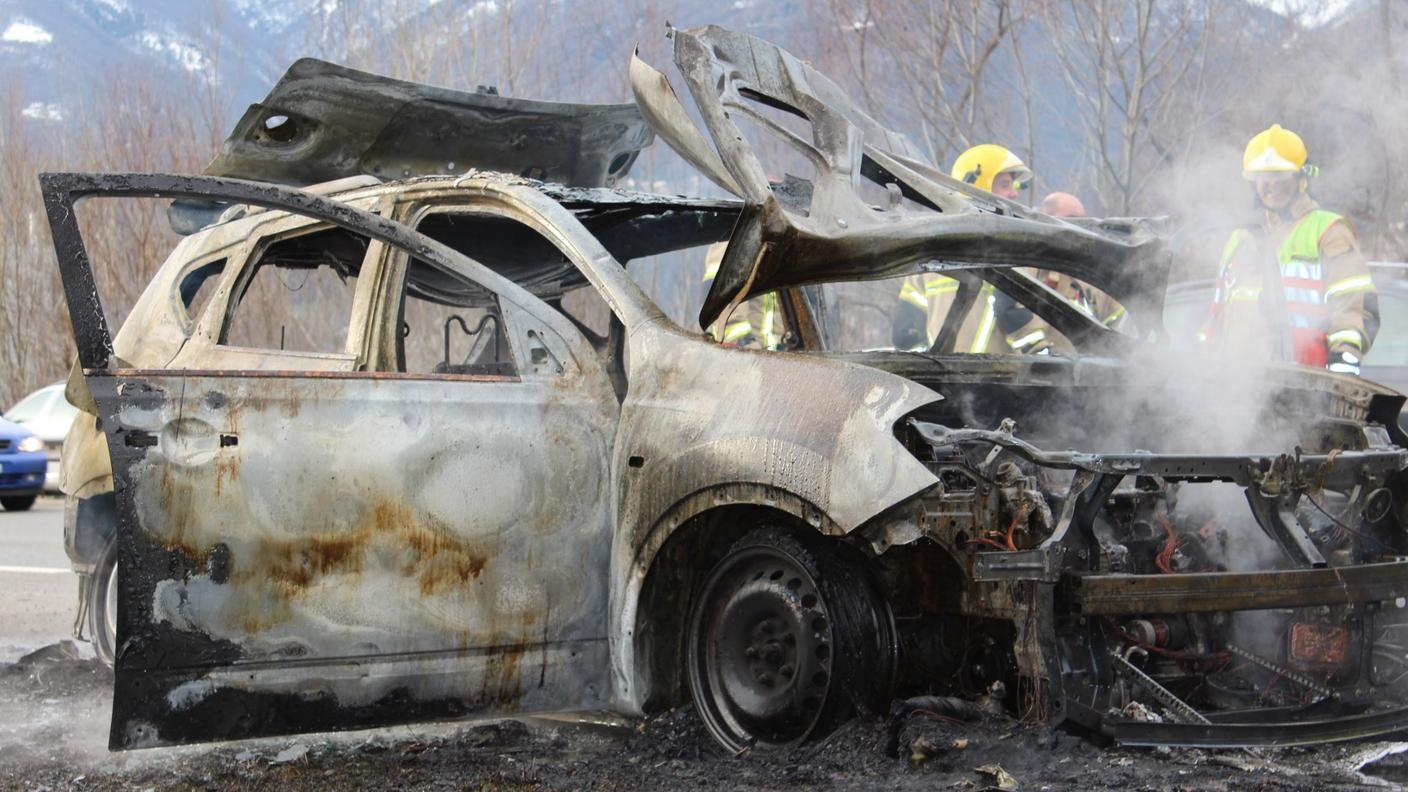 auto fiamme gordola 5.jpg