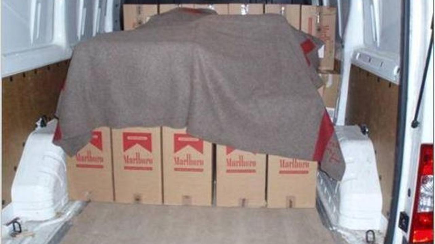 Nel corso di una dozzina di operazioni gli inquirenti italiani sequestrarono 28 tonnellate di bionde fabbricate in Cina destinate al Nord Italia e all'Inghilterra