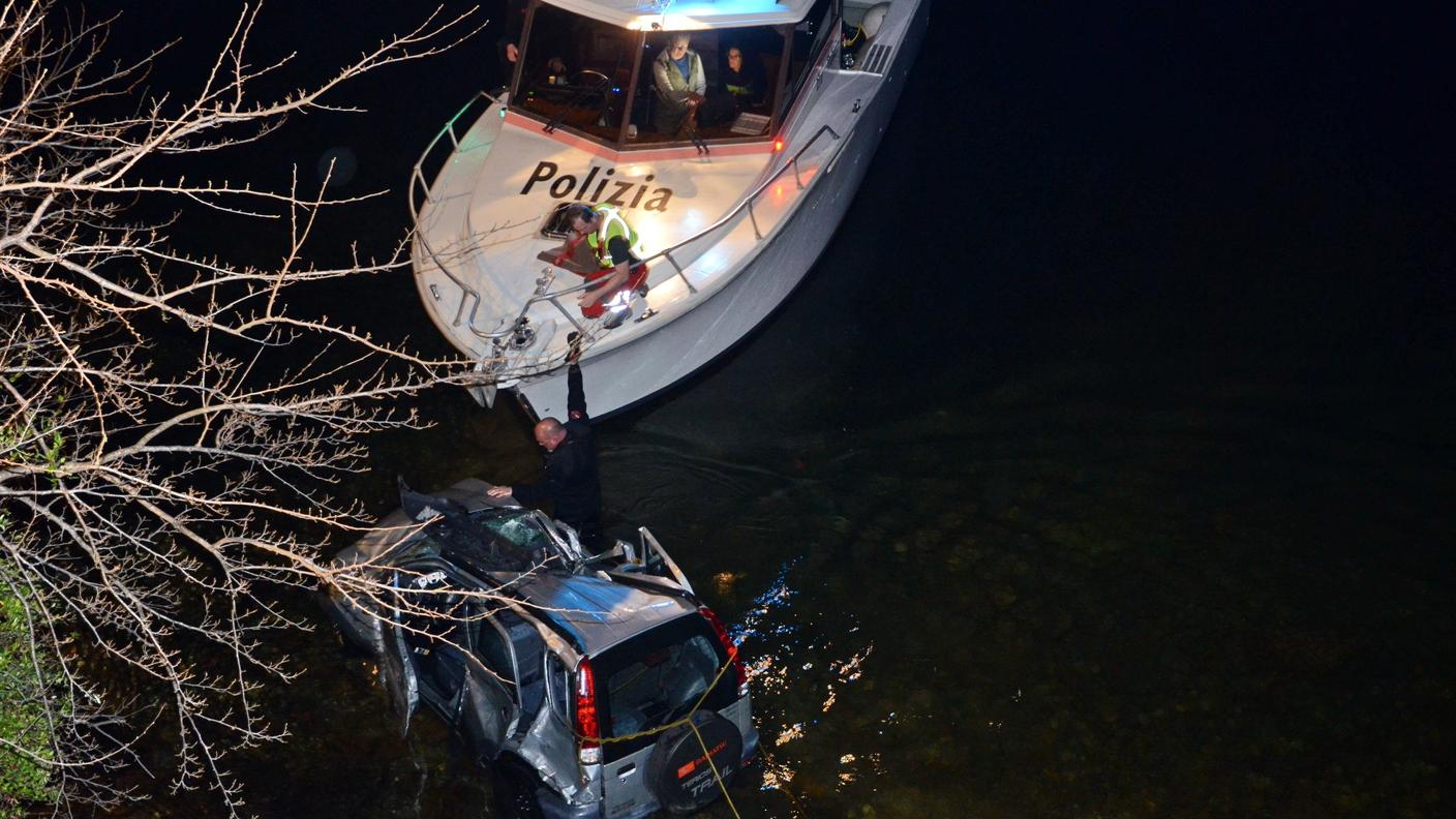 auto nel lago 7 (rescuemedia).jpg