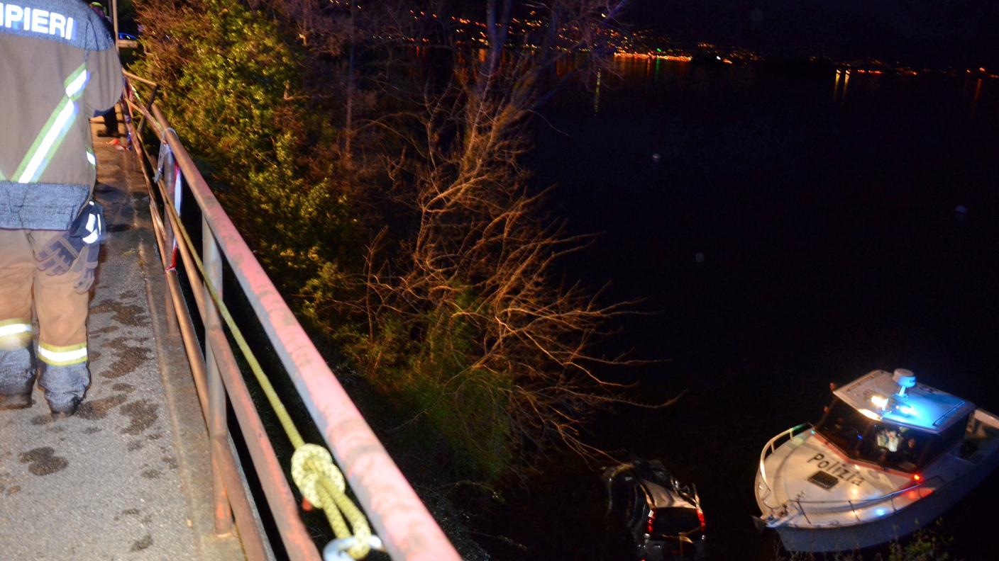 auto nel lago 3 (rescuemedia).jpg