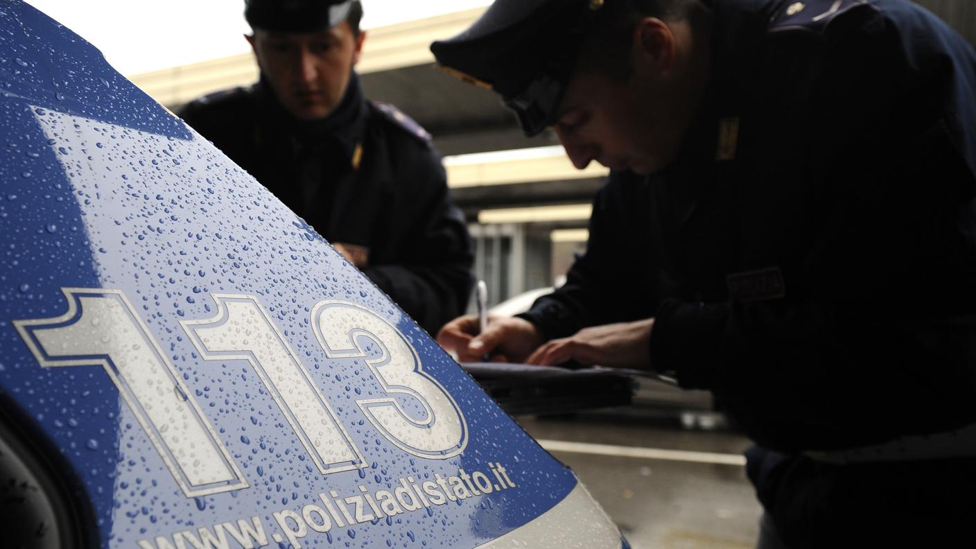 polizia stradale italiana furto in valposchiavo tp 140206.jpg