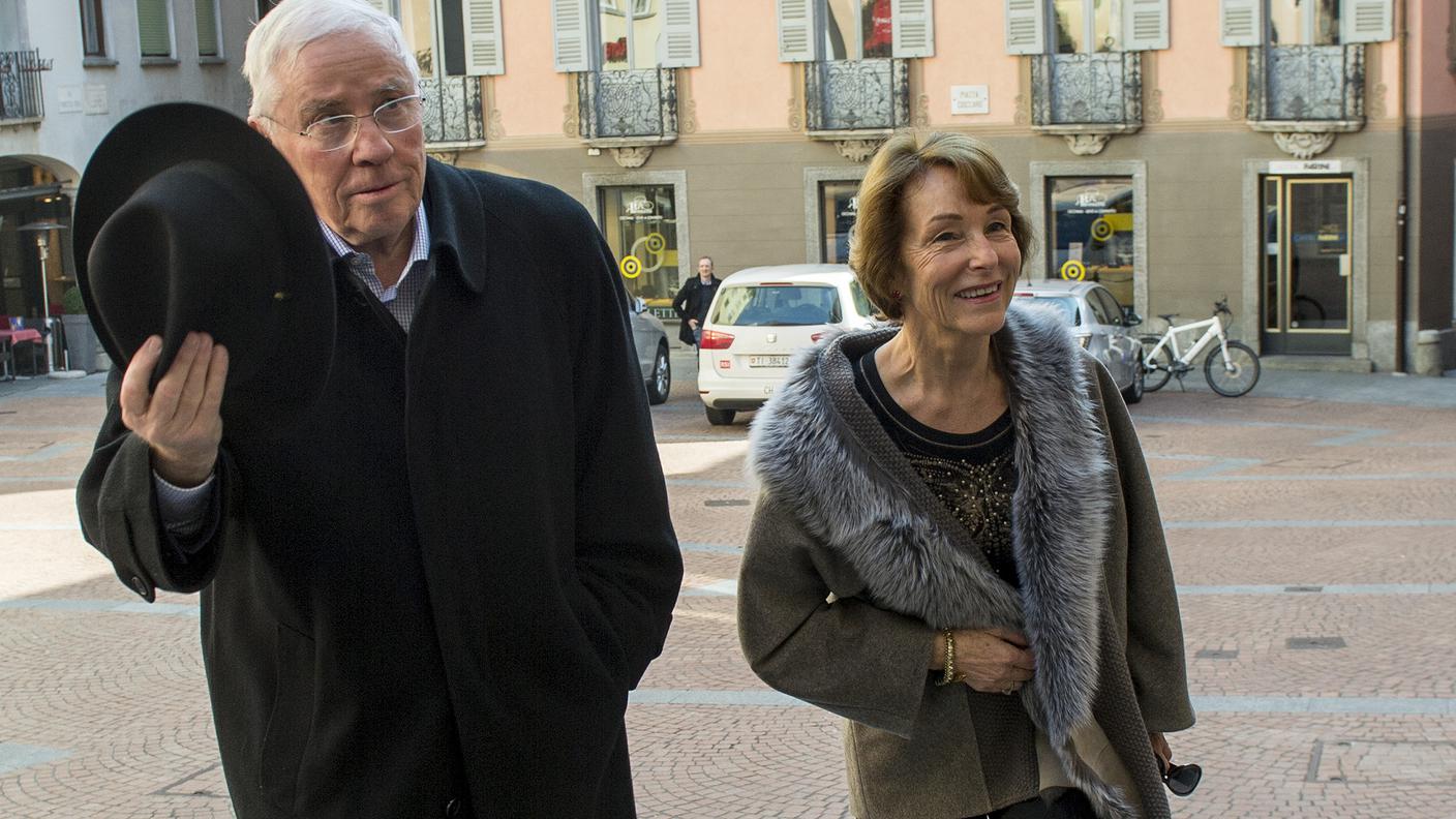 Al suo arrivo con la moglie
