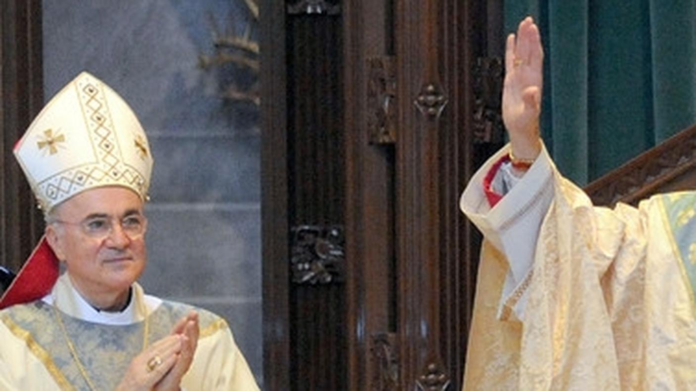 Monsignor Carlo Maria Viganò diede il la ad uno scandalo in Vaticano