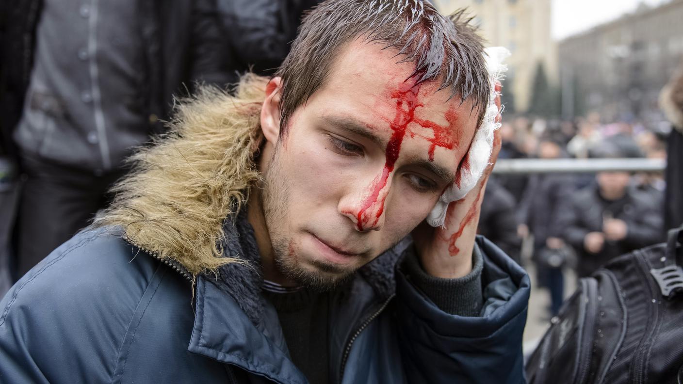 Manifestanti feriti