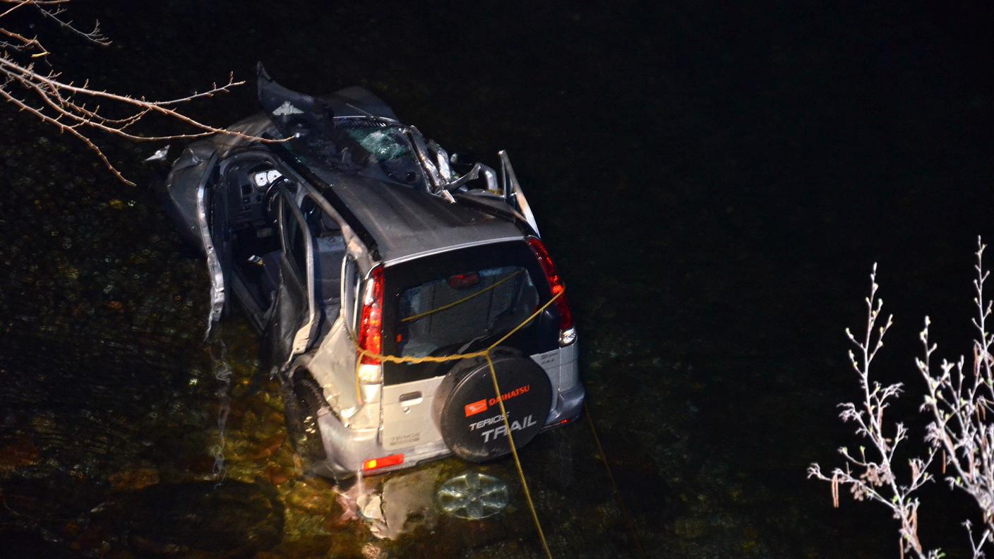 auto nel lago 4 (rescuemedia).jpg