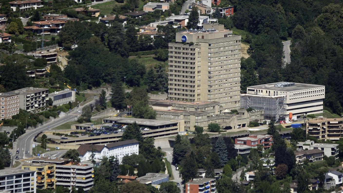 L'Ospedale Civico e, a destra, il Cardiocentro