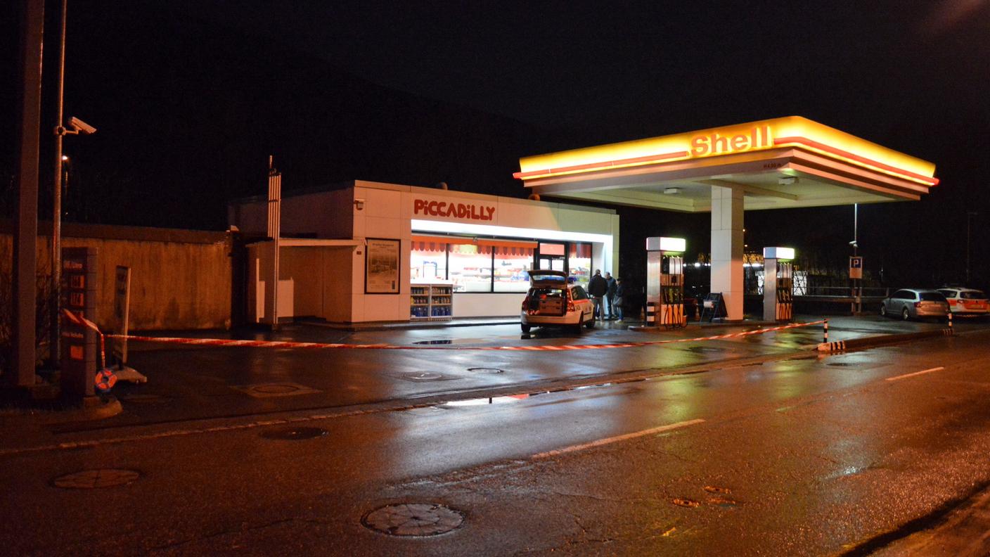 Il distributore preso di mira dai rapinatori