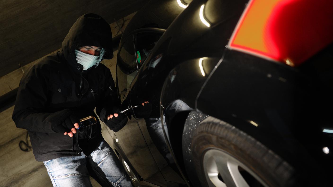 Il traffico riguardava auto di provenienza illecita