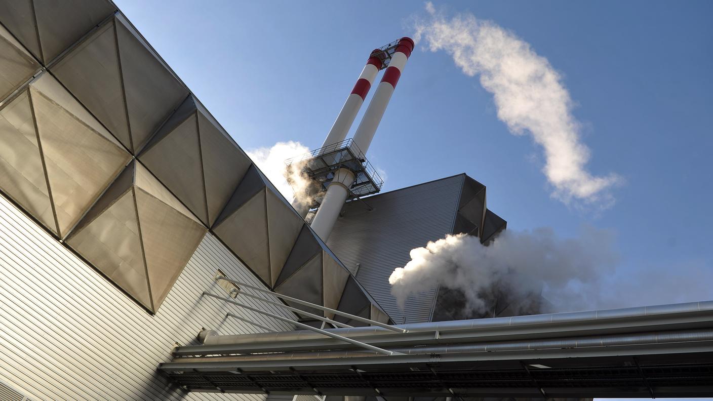 Da un anno il potenziale termico dei rifiuti bruciati nell'impianto di Giubiasco oltre a produrre elettricità viene anche sfruttato da industrie, aziende, centri commerciali e serre agricole quale fonte di riscaldamento e per la produzione di acqua calda sanitaria