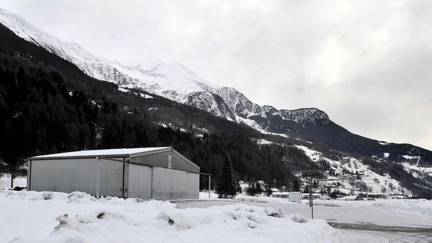 L'hangar 6 dell'aeroporto di Ambrì