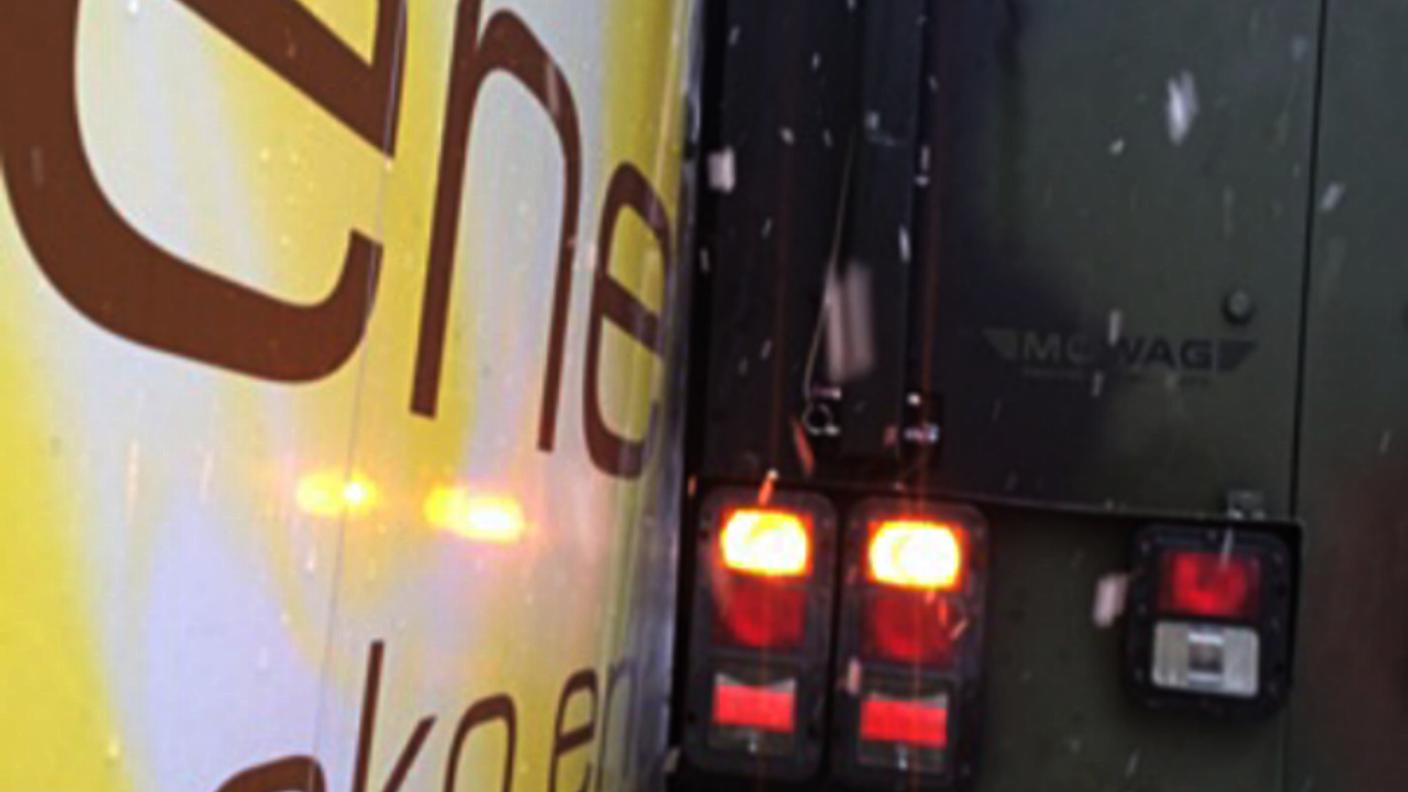 Camion-autoblindo ad airolo fvr 03 140204.jpg