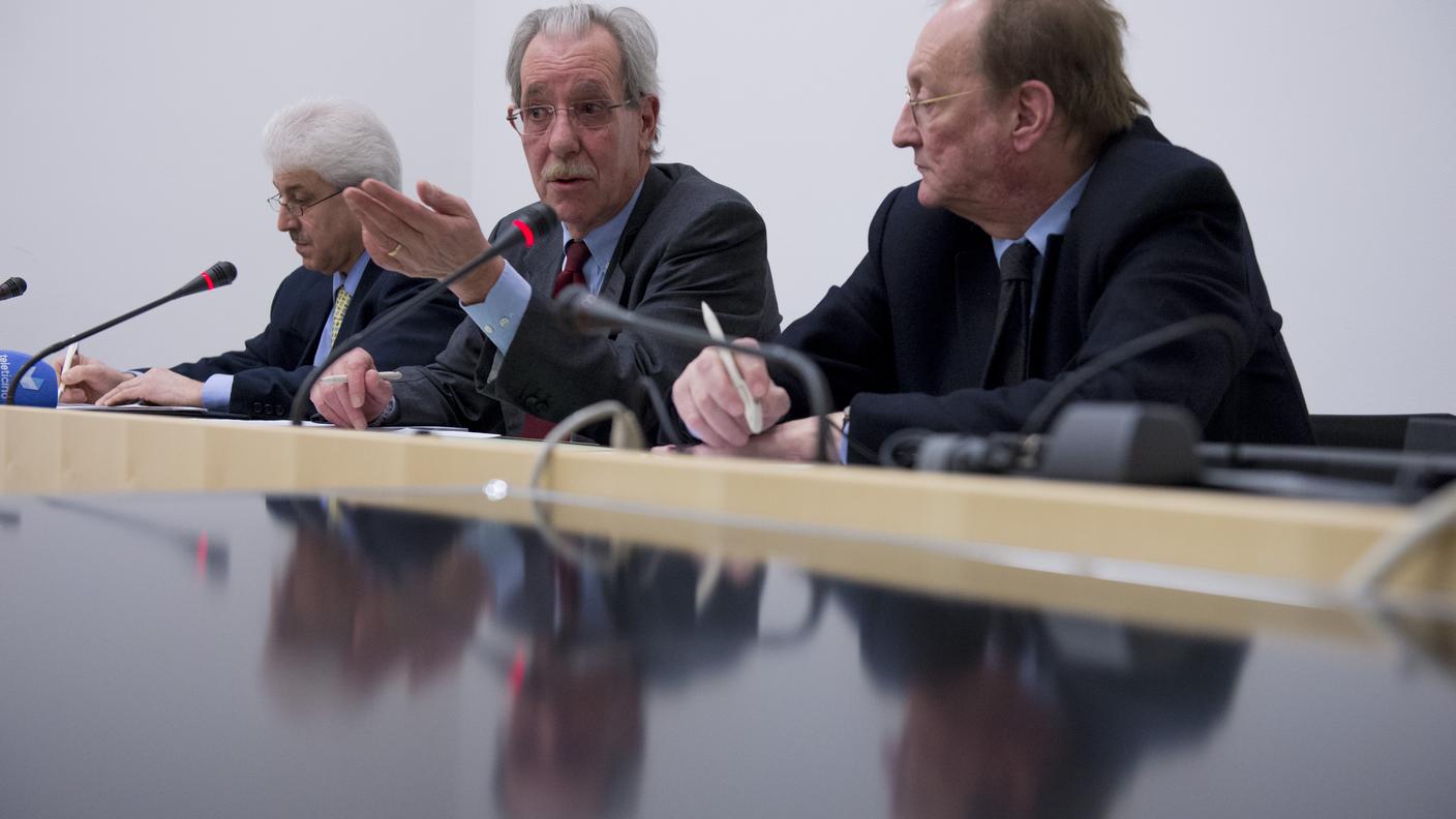 Da sinistra, il sostituto procuratore generale Antonio Perugini, il procuratore generale John Noseda e il portavoce del Ministero pubblico Saverio Snider durante la conferenza stampa di mercoledì a Bellinzona