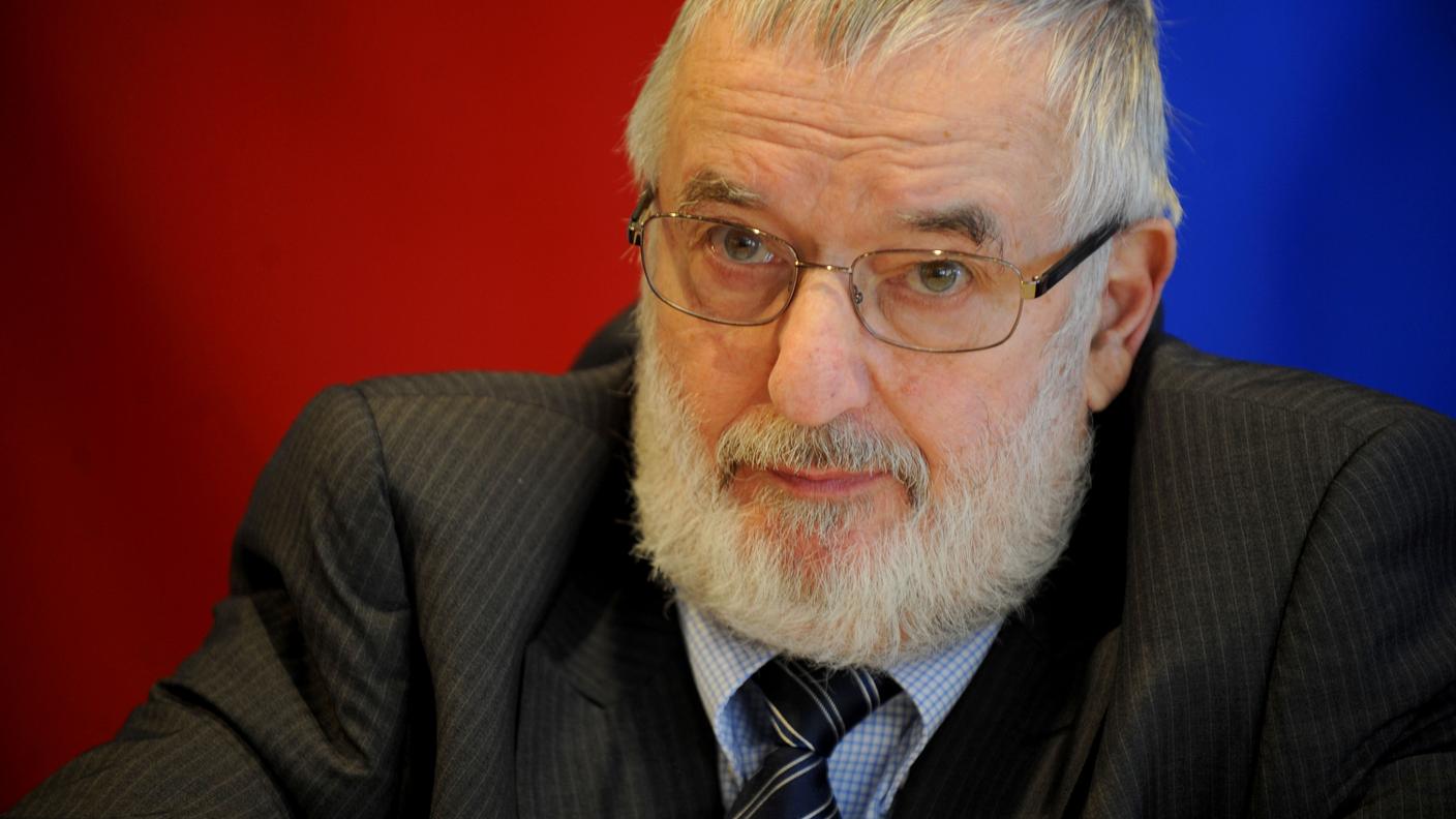A consegnare le firme alla cancelleria federale è stato il granconsigliere Eros Mellini
