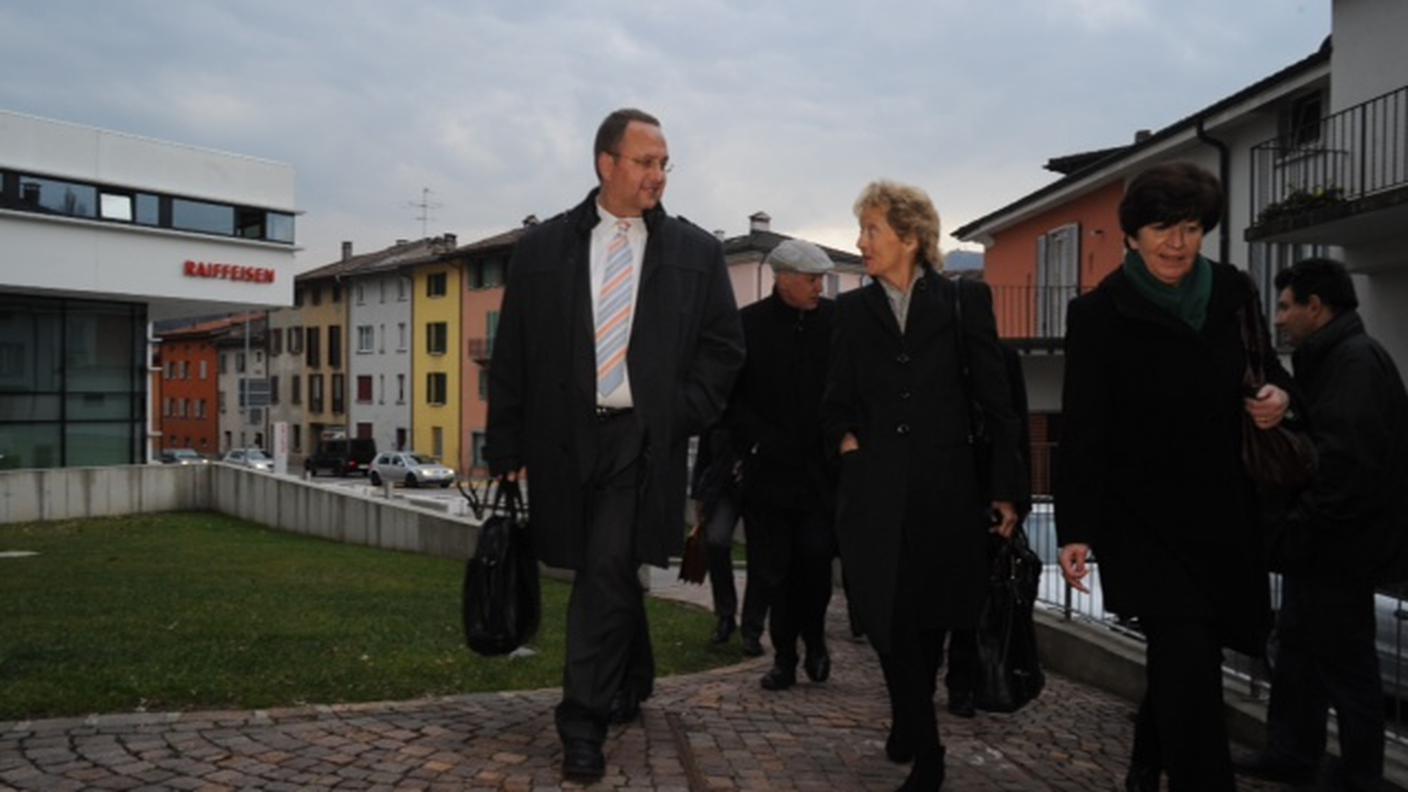 Il ministro leghista Norman Gobbi e la consigliera federale Eveline Widmer-Schlumpf martedî ad Agno