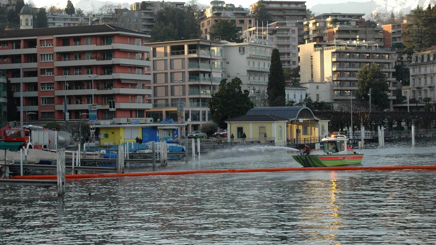 inquinamento lago2_rm.jpg