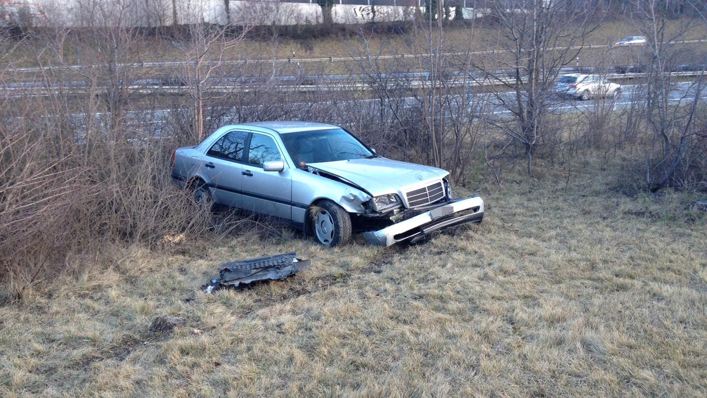 L'auto uscita di strada a Coira nord