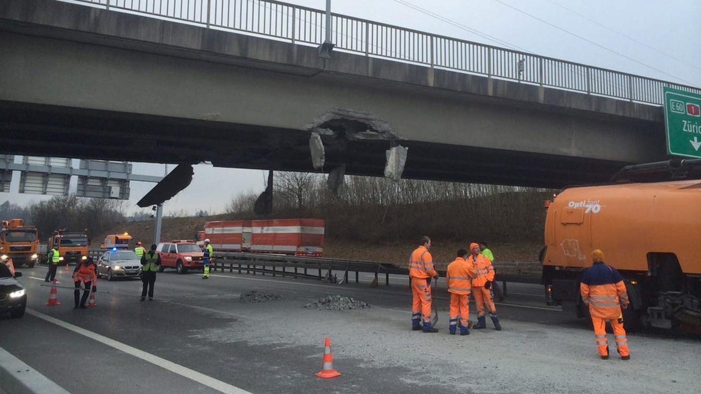 Il ponte danneggiato