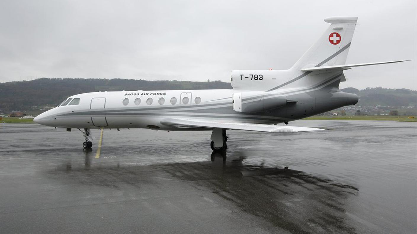 aereo consiglio federale falcon 900 ky.JPG