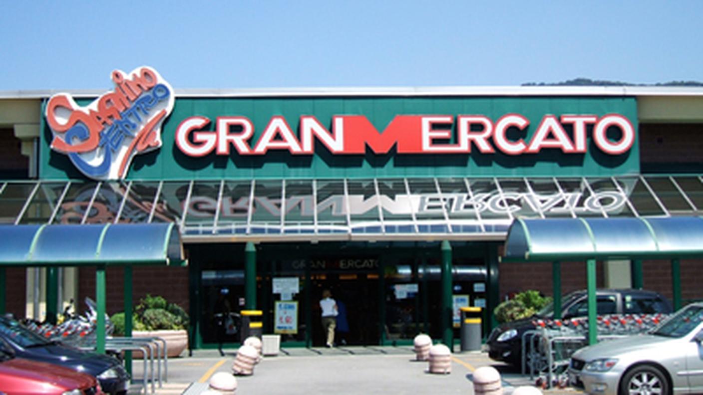 granmercato quattro ladri auto ticinesi granmercato 140112.jpg