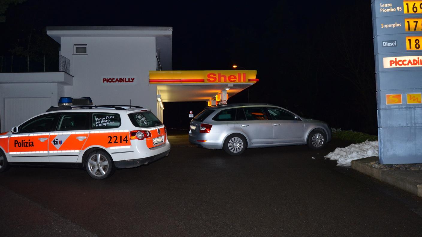 Il distributore di benzina dove è avvenuta la rapina