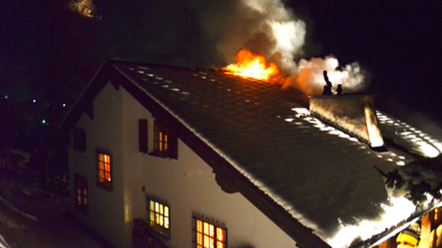 Un'immagine della casa interessata dall'incendio a Schmitten